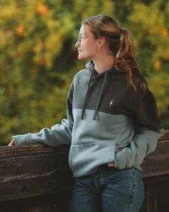 TreeHoodie Colorblock Anthracite-Elemental Blue 10 TreeHoodie Colorblock Anthracite-Elemental Blue -Nikin Photo AW24 Hoodie 1708 NS Fall Looks Forest Female 12 Top