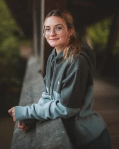 TreeHoodie Colorblock Anthracite-Elemental Blue 9 TreeHoodie Colorblock Anthracite-Elemental Blue -Nikin Photo AW24 Hoodie 1708 NS Fall Looks Forest Female 13 Top