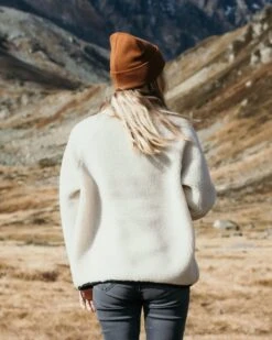 TreeFleece Pullover Teddy Women Chalk 12 TreeFleece Pullover Teddy Women Chalk -Nikin Photo AW24 Jacket Beanie 1720 1180 RG Cosy Outdoor Teddy Fleece Mountain Female 6