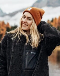 TreeFleece Teddy Relaxed Jacket Dark Anthracite 22 TreeFleece Teddy Relaxed Jacket Dark Anthracite -Nikin Photo AW24 Jacket Beanie 1721 1180 RG Cosy Outdoor Teddy Fleece Mountain Lake Female 1