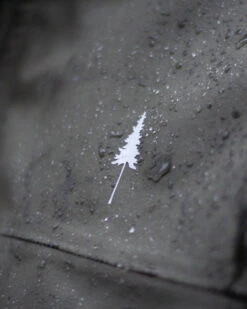 TreeJacket Rain Black -Nikin Photo AW24 Jacket Cap 1690 1696 RG TreeJacket Rain Rain Jacket Forest Detail 2 1 1