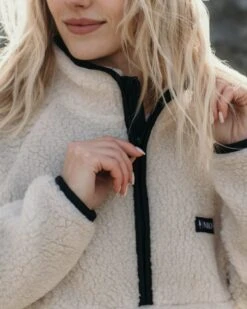 TreeFleece Pullover Teddy Women Chalk 13 TreeFleece Pullover Teddy Women Chalk -Nikin Photo AW24 Jacket 1720 RG Cosy Outdoor Teddy Fleece Mountain Female 1