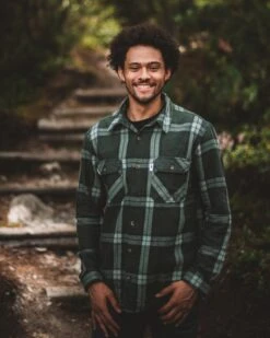 TreePlanter Overshirt Check Ash Green-Navy 8 TreePlanter Overshirt Check Ash Green-Navy -Nikin Photo AW24 Overjacket 1704 NS TS Hiking Shoot Forest Male 05