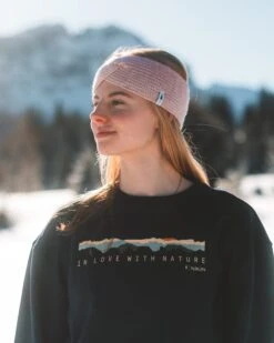 TreeSweater Mountain Panorama Dark Navy 12 TreeSweater Mountain Panorama Dark Navy -Nikin Photo AW25 Beanie Sweater 1180 1672 NS Layering Shoot Mountain Snow Female 5